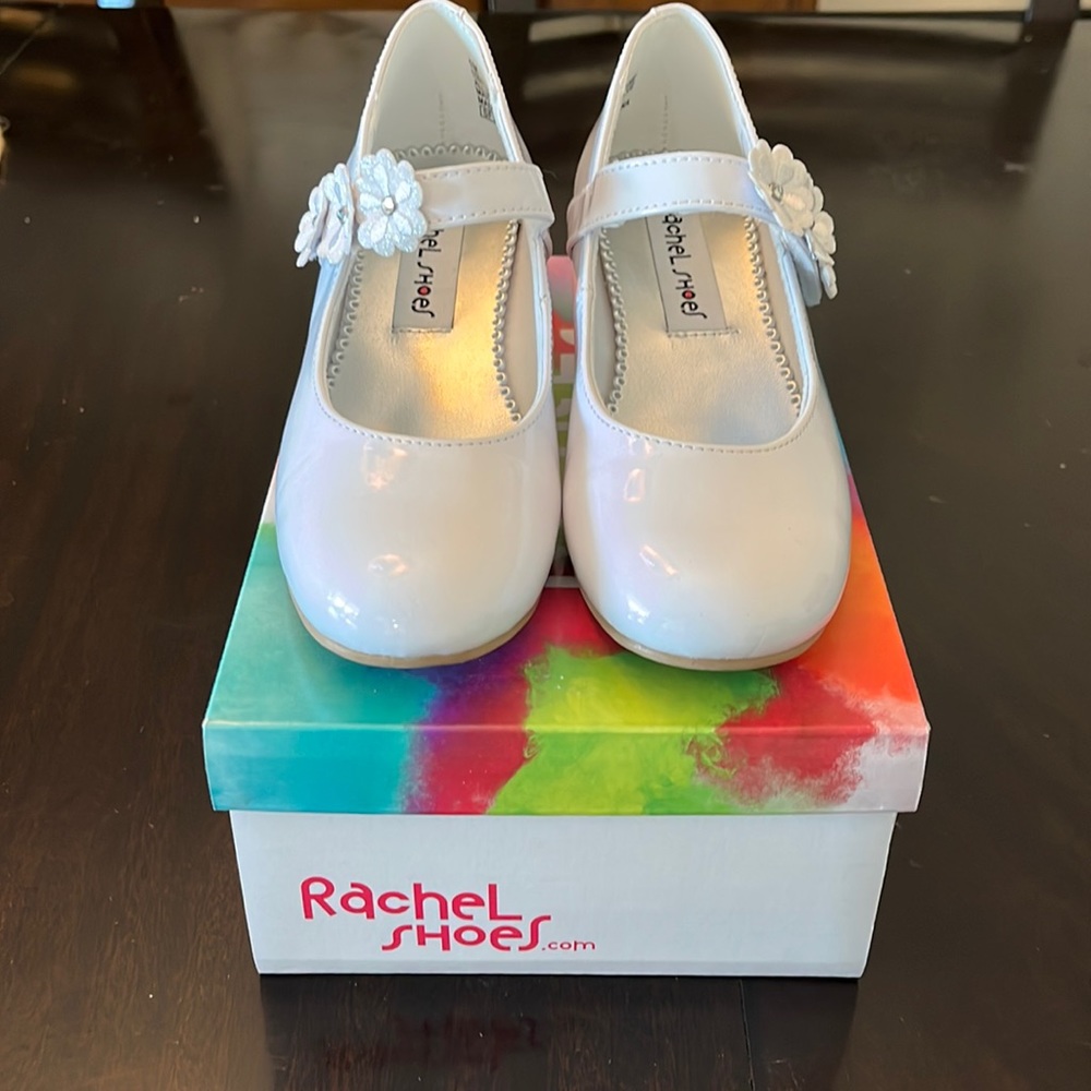 Girl’s White patent leather Adeline shoes, size 1+M